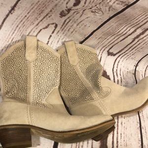 Cream Western Boot Size 9